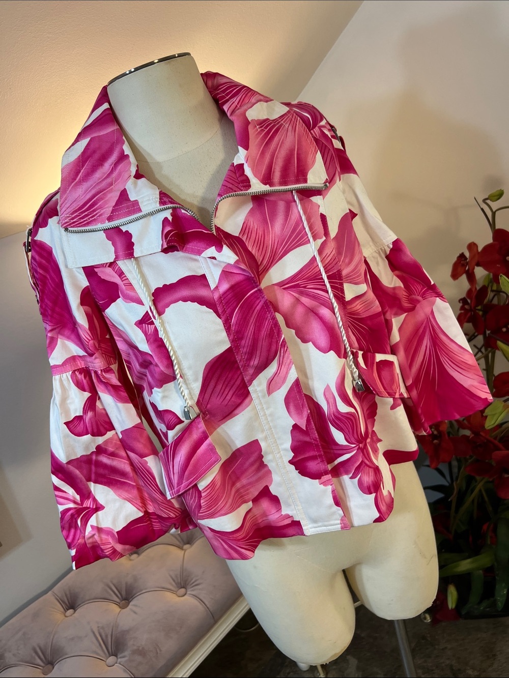 ⁠Cache Vibrant Fuchsia Floral Bell Sleeve Lightweight Cropped Jacket Size Small